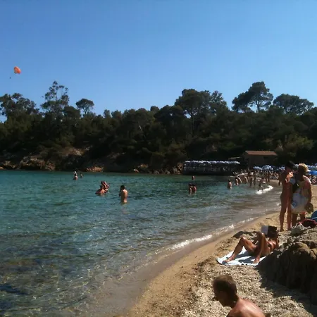 A Pied ! 150m Du Lavandou T3 Piscine Apartment